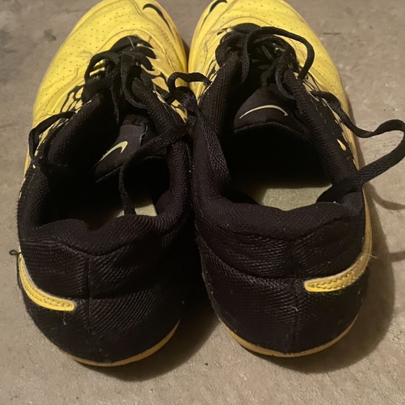 Nike Mens Indoor Soccer Shoes - Size 11 - Picture 3 of 4